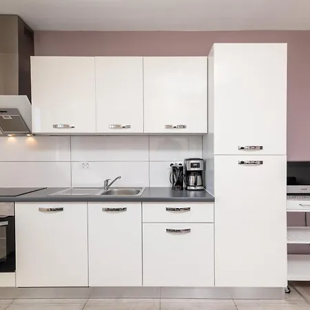 Family Friendly With A Swimming Pool - 21314 Apartment Pula
