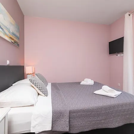 Apartment Family Friendly With A Swimming Pool - 21314