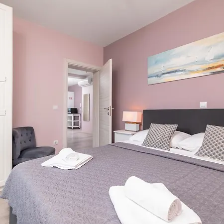Family Friendly With A Swimming Pool - 21314 Apartment Pula