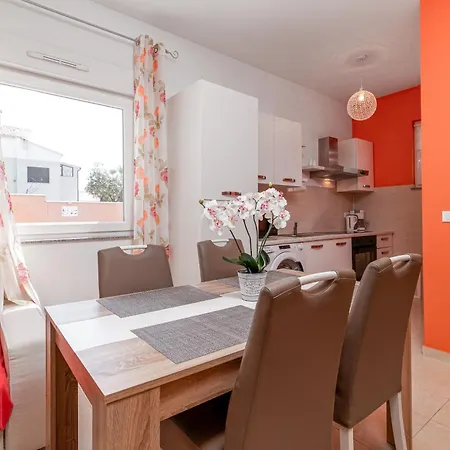 Apartment Family Friendly With A Swimming Pool - 21314 Pula