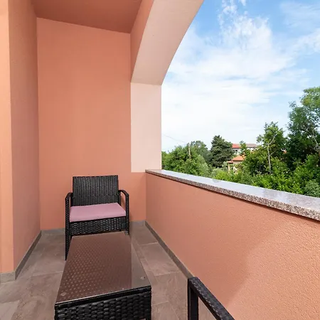 Family Friendly With A Swimming Pool - 21314 Apartment
