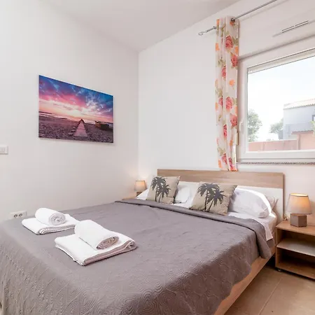 Apartment Family Friendly With A Swimming Pool - 21314 *