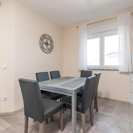 Family Friendly With A Swimming Pool - 21314 Apartment Pula