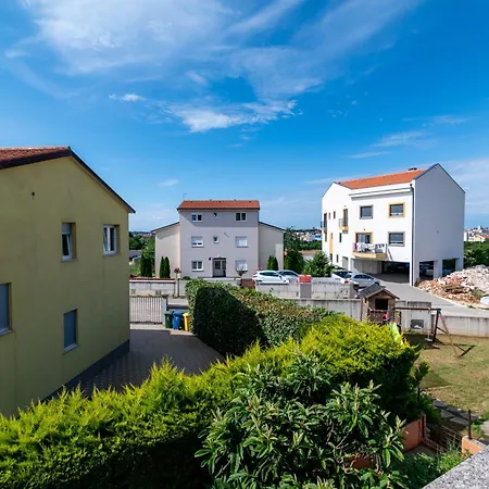 Family Friendly With A Swimming Pool - 21314