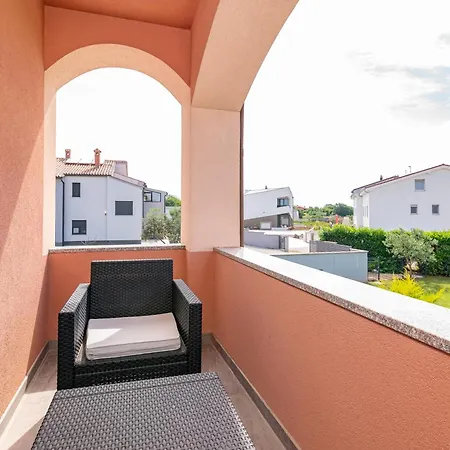 Family Friendly With A Swimming Pool - 21314