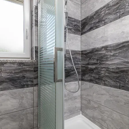 Family Friendly With A Swimming Pool - 21314 Apartment