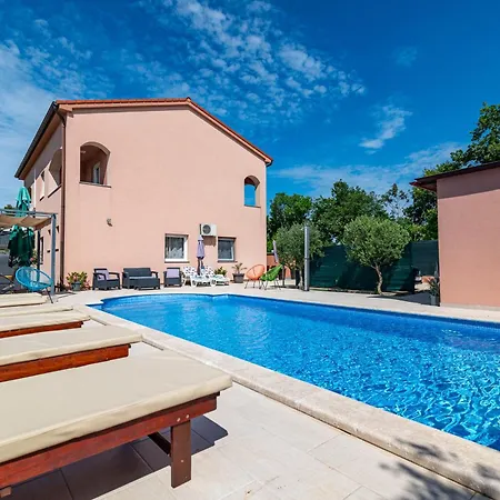 Family Friendly With A Swimming Pool - 21314 *