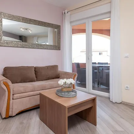 Family-friendly With Swimming Pool - 21314 شقة
