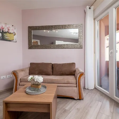 شقة Family-friendly With Swimming Pool - 21314 *
