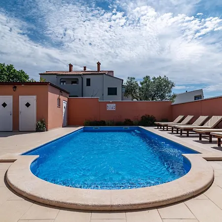 Family-friendly With Swimming Pool - 21314 * بولا