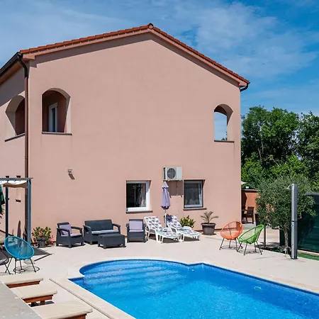شقة Family-friendly With Swimming Pool - 21314 *