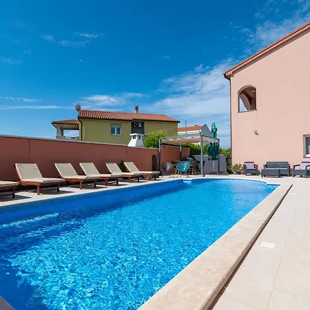 Family-friendly With Swimming Pool - 21314 شقة بولا