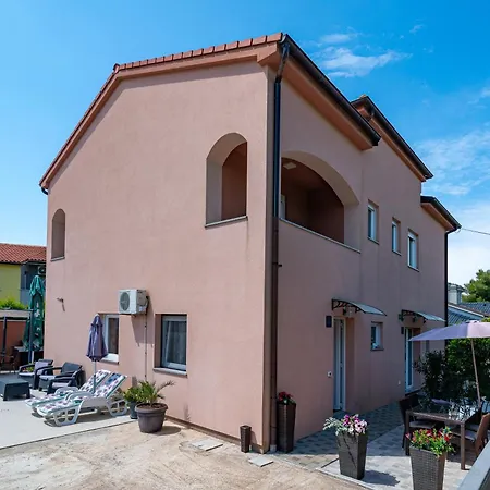 Family-friendly With Swimming Pool - 21314 بولا