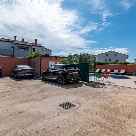 Family-friendly With Swimming Pool - 21314 بولا