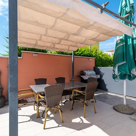 Family-friendly With Swimming Pool - 21314 بولا